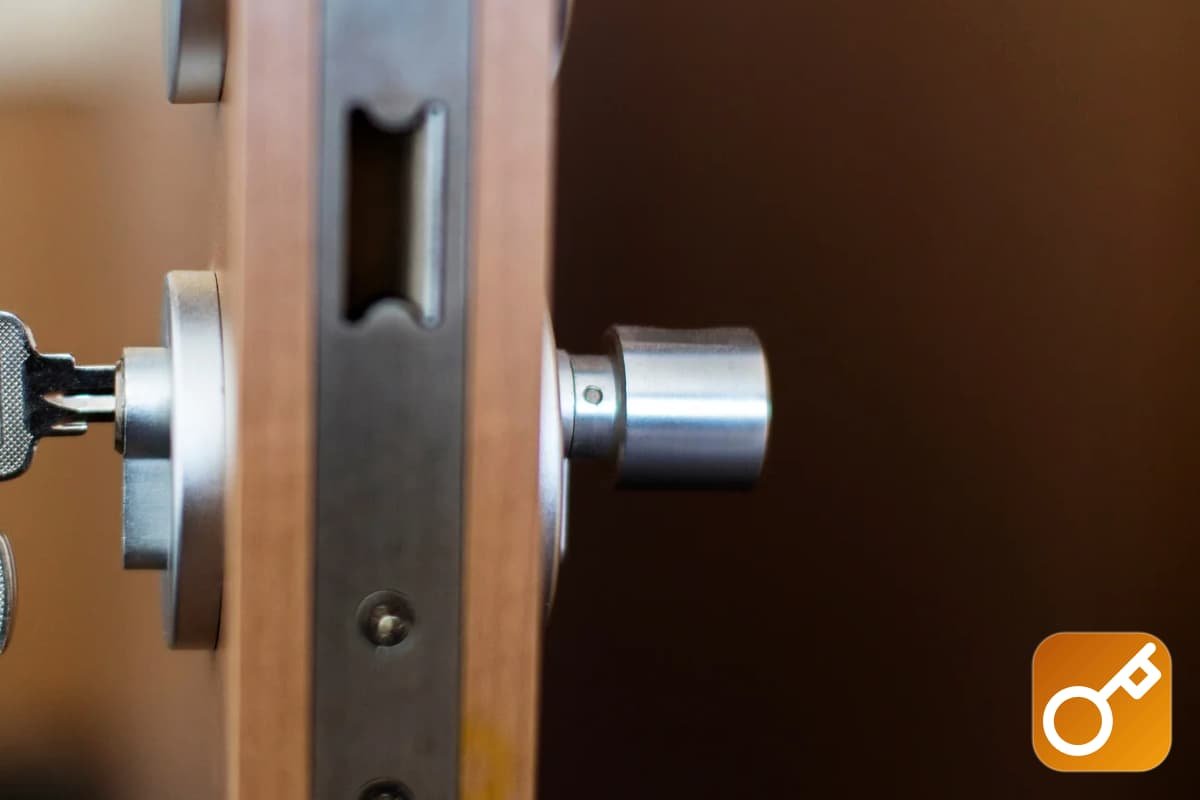 Chiave porta blindata incastrata a Cantù — diagnosi e rimedio