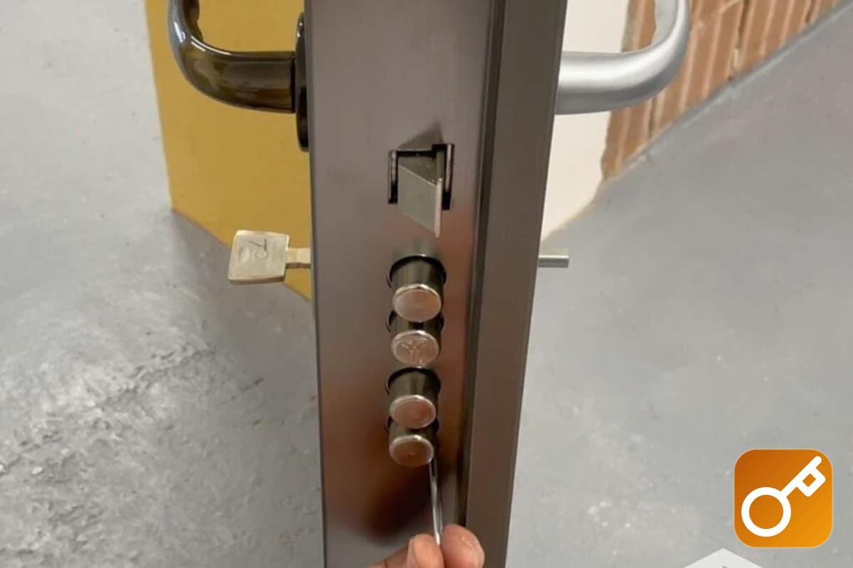 Installazione serratura a Cantù
