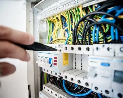 Elettricisti a San Donato Milanese : Pronto intervento 24 ore su 24, 7 giorni su 7, Salvavita